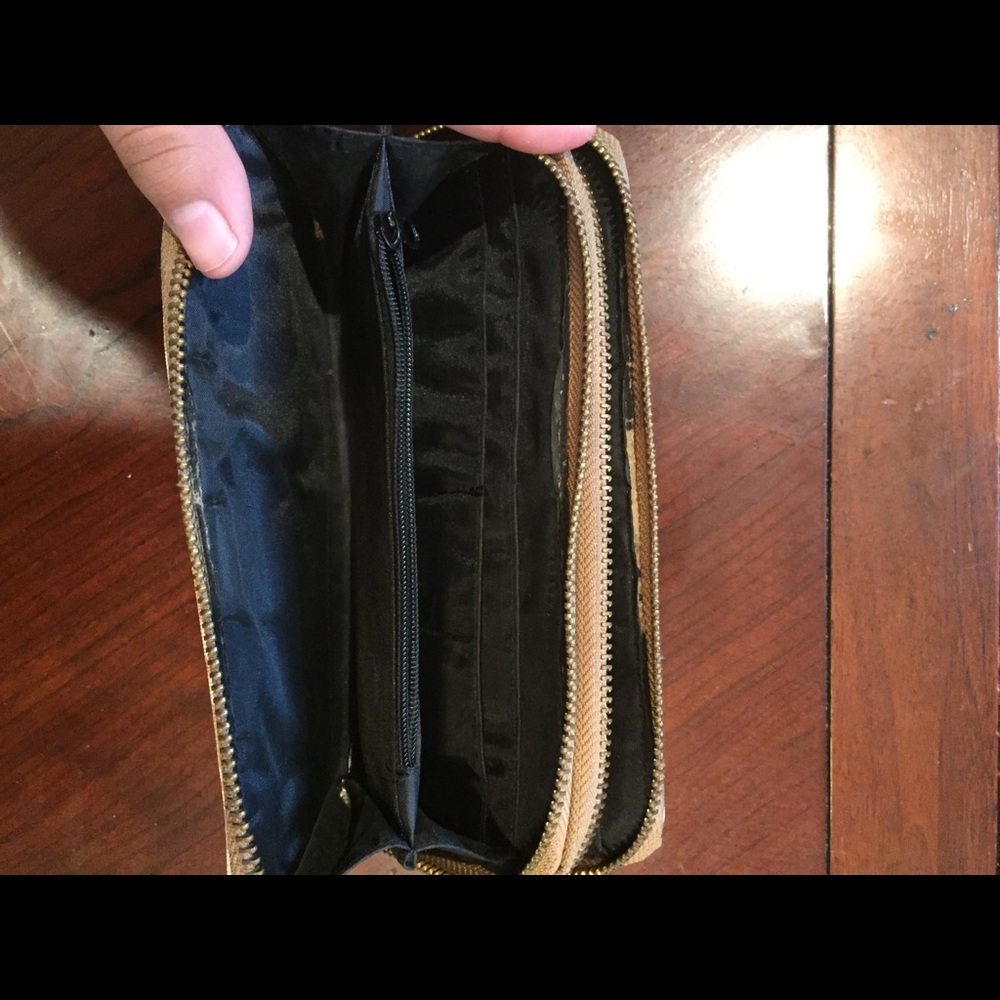 wallet ! - Picture 2 of 3